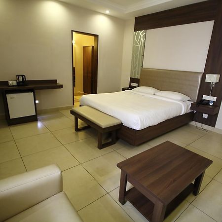 Vels Hotel 퐁디셰리 외부 사진