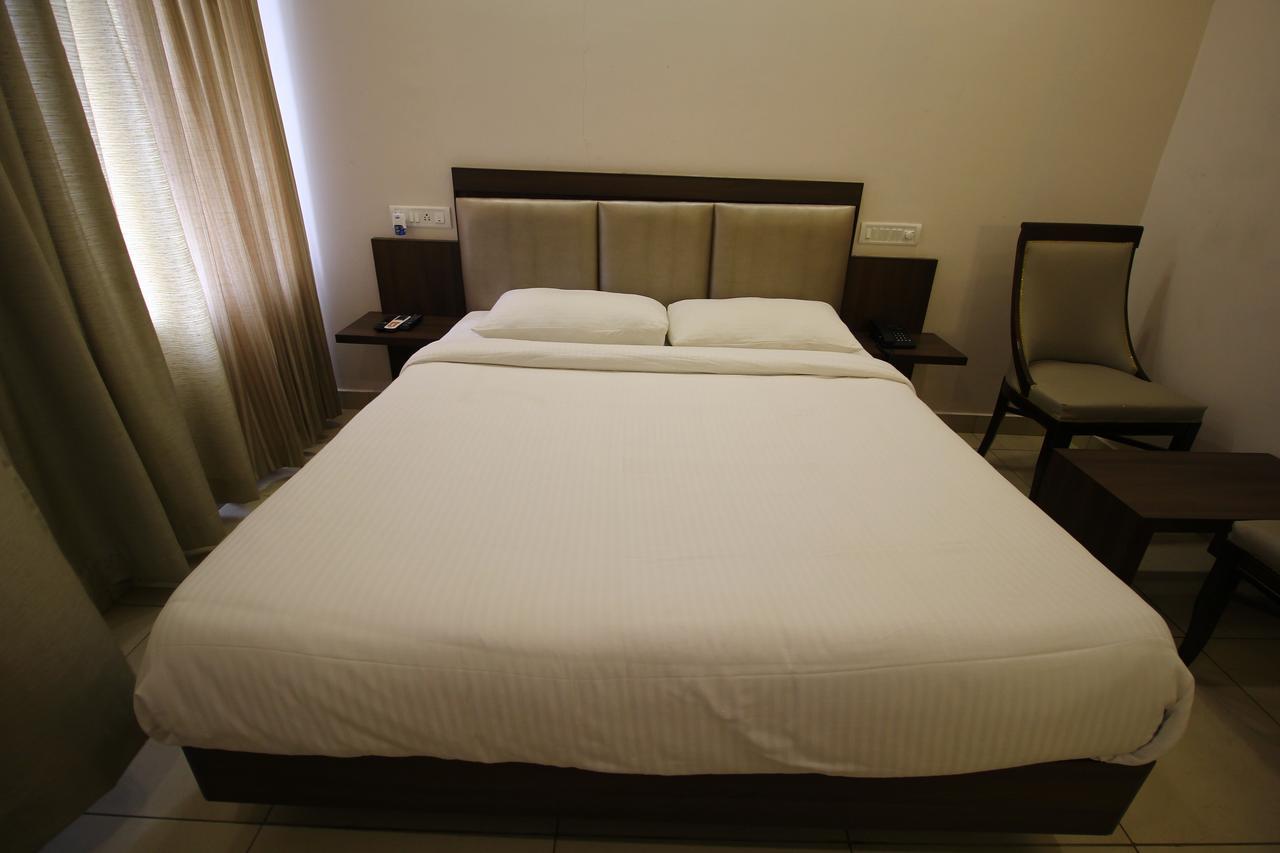 Vels Hotel 퐁디셰리 외부 사진